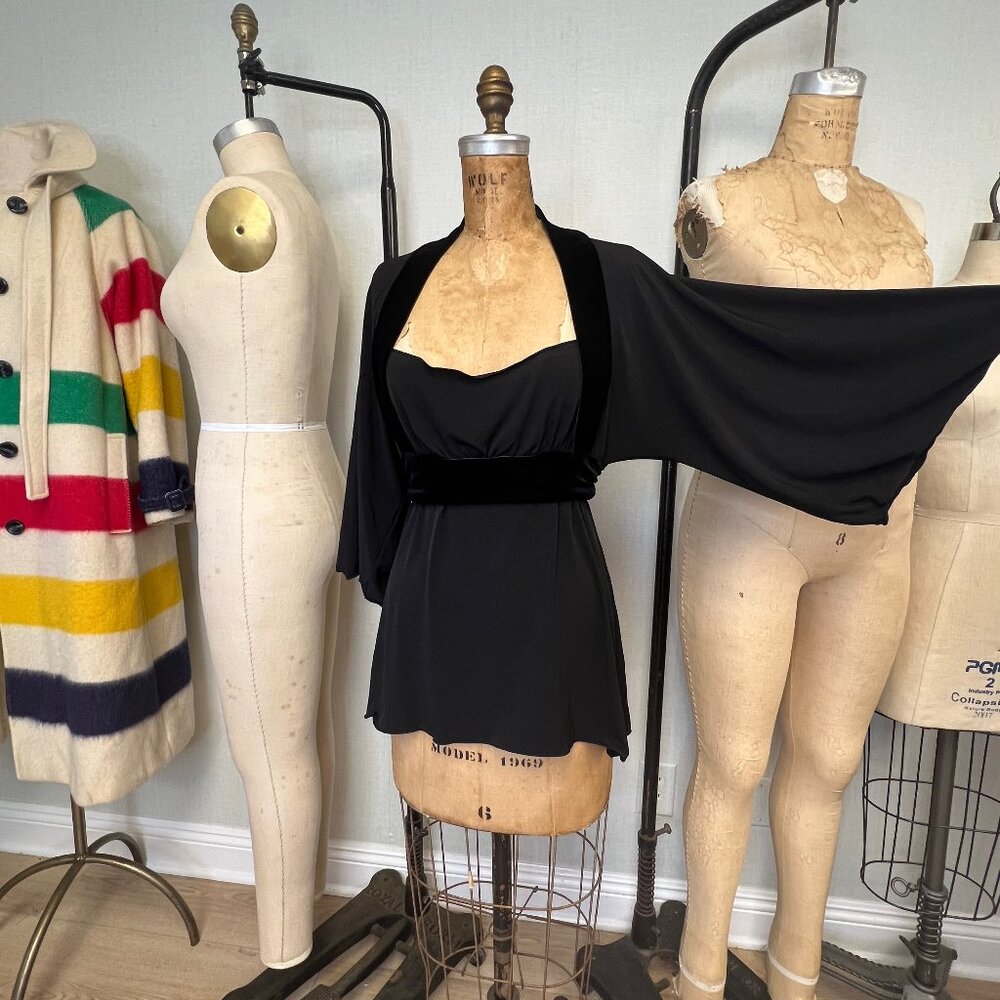 NWT Max Studio Black Boat Neck Batwing Kimono Sleeve Velvet Trim Top Medium